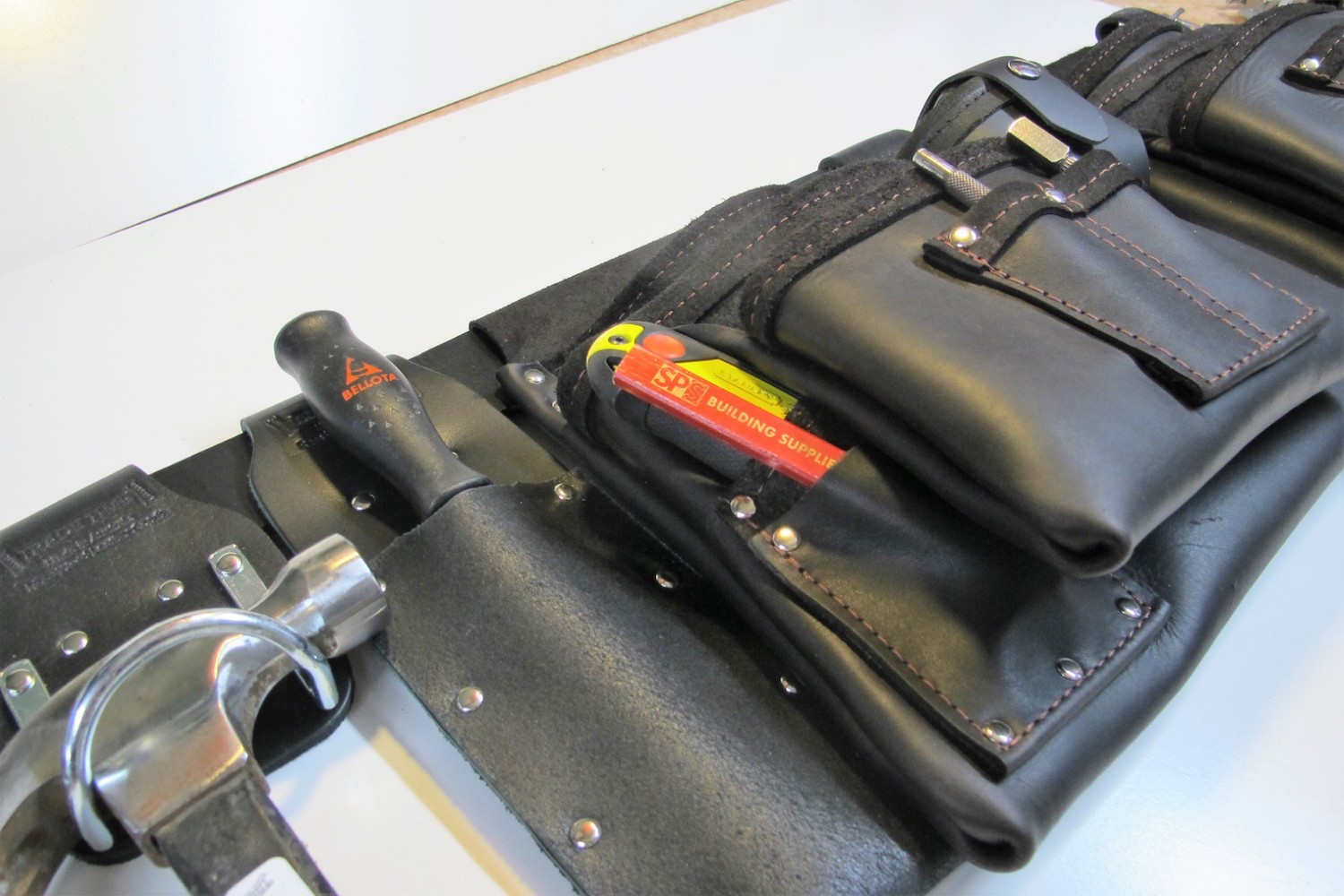 Ultimate 100 Deluxe Leather Tool Bag Angled